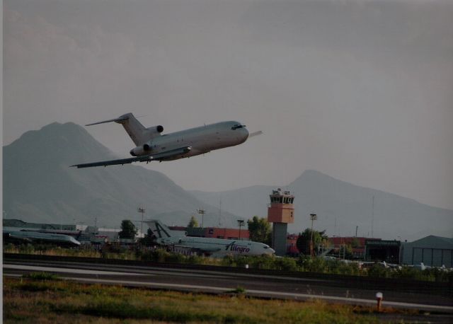 BOEING 727-200 —