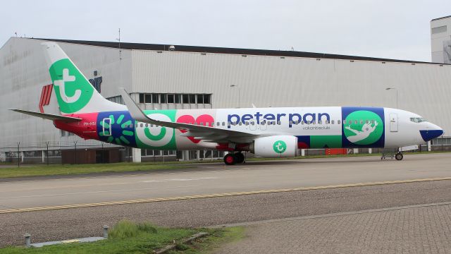 Boeing 737-800 (PH-HSI) - Peter Pan livery, the kids progam of the airliner.