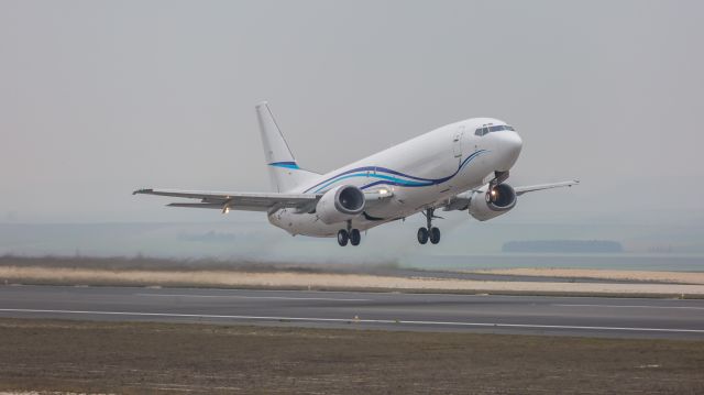 BOEING 737-400 (P4-EBO)