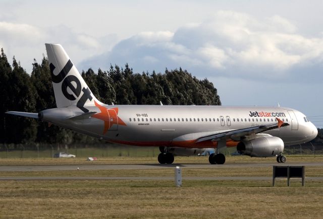 Airbus A320 (VH-VQS)