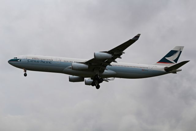 Airbus A340-300 (B-HXC)