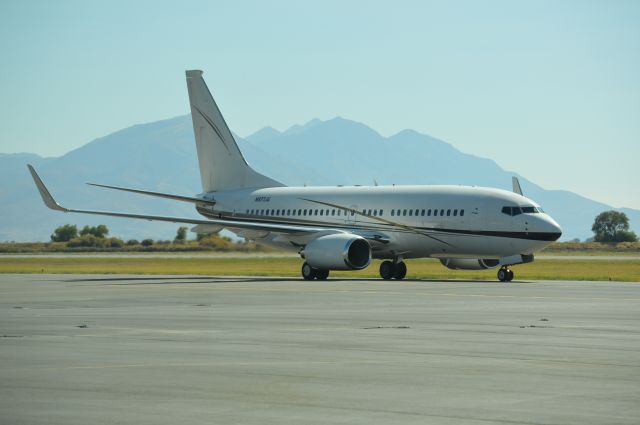 Boeing 737-700 (N977JG) - Rare and unusual visitor to Provo.