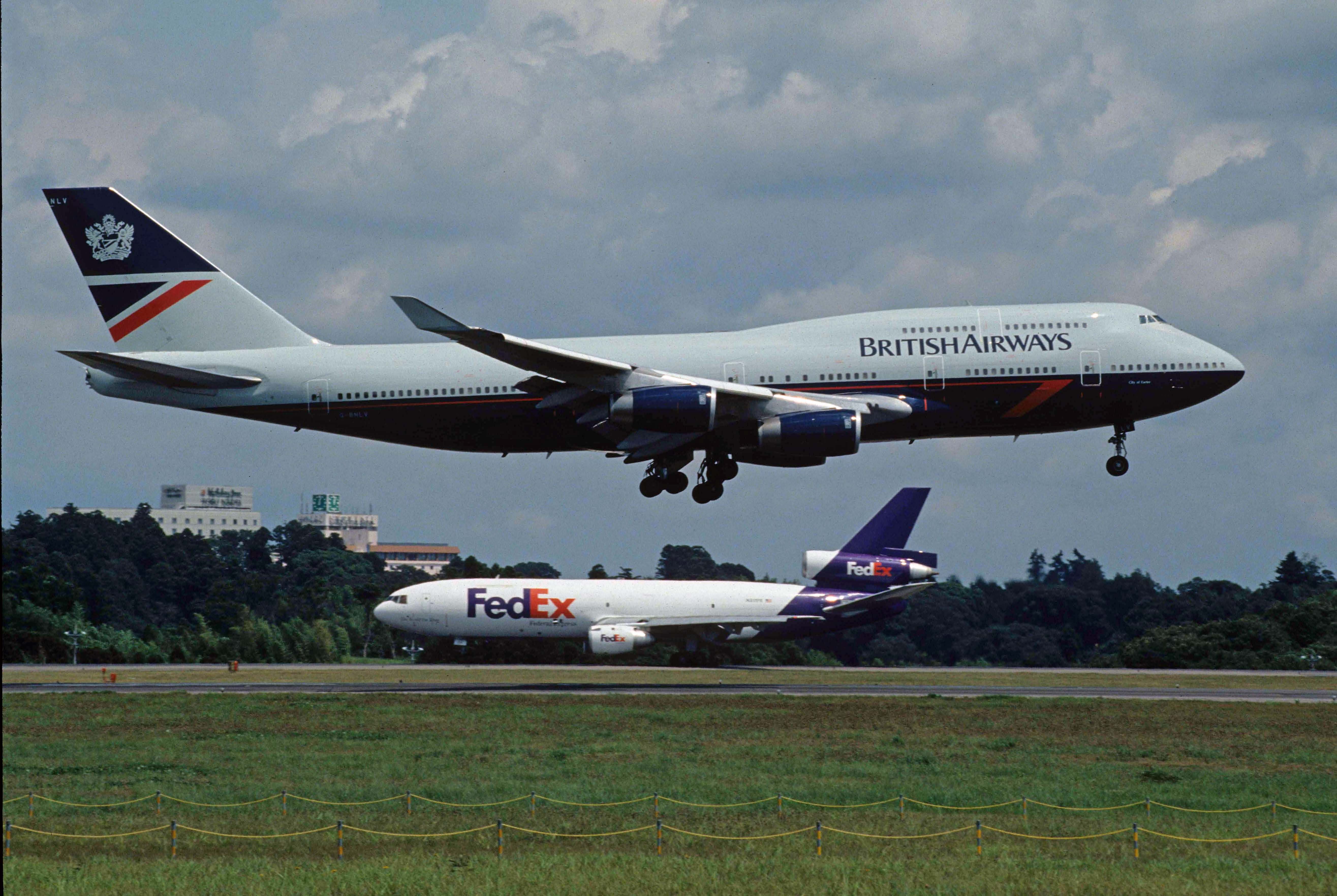 Boeing 747-400 (G-BNLY) - Short Final at Narita Intl Airport Rwy16R on 1996/08/17