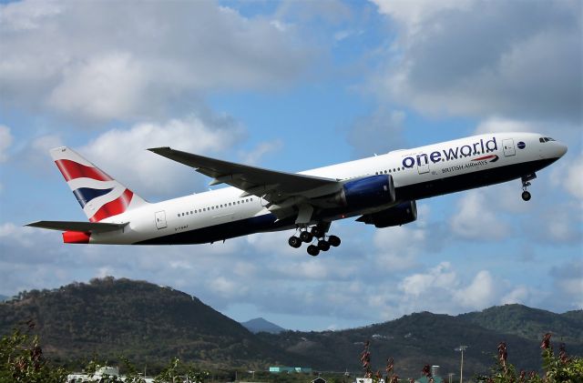 Boeing 777-200 (G-YMMF)