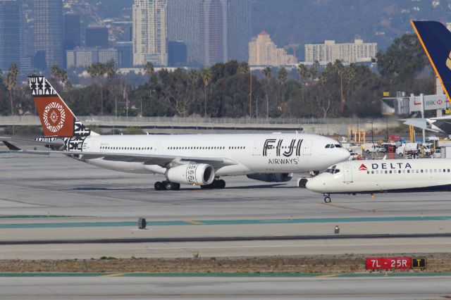 Airbus A330-200 (DQ-FJU)