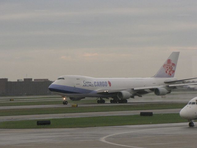 Boeing 747-400 (B-18710)