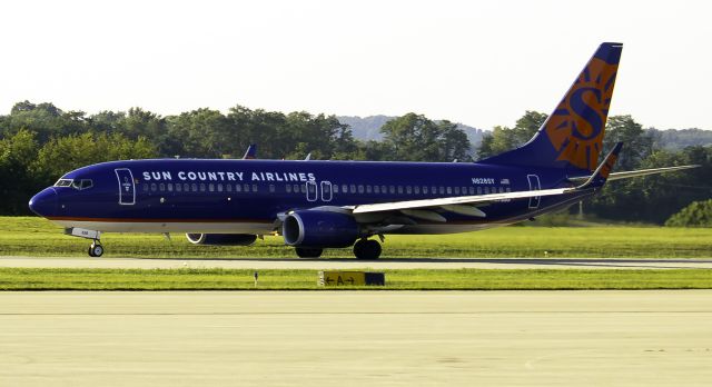 Boeing 737-800 (N828SY)