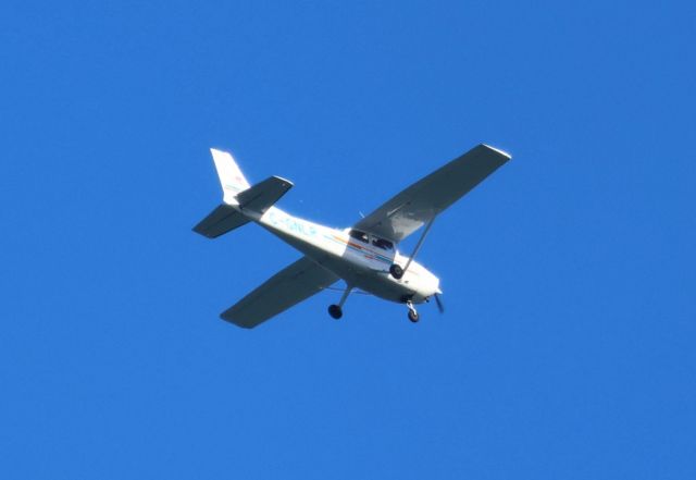 C-GNLR — - C-GNLR Cessna Skyhawk 172-N Centre Pluridisciplinaire d'Aviation du Québec QC survolant le fleuve St-Laurent à Lavaltrie QC le 09-10-2022 à 14:14
