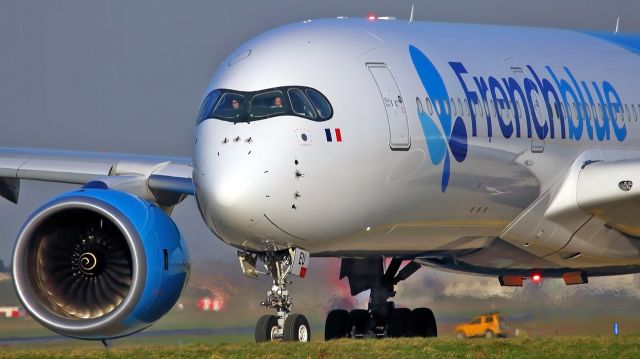 Airbus A350-900 (F-HREU) - In rolling taxiway W47 for take-off runway 06=>24.