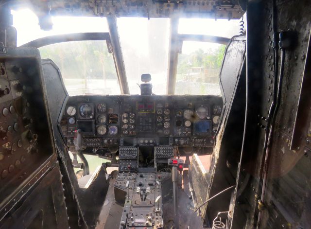 15-4009 — - Cockpit of the CH46 Sea Knight 