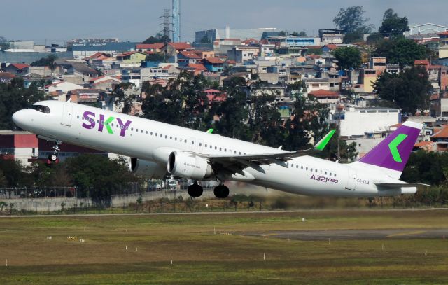Airbus A321 (CC-DCA)