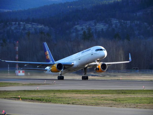 Boeing 757-200 (TF-LLX) - Leaving Kelowna for Miami with new Winglets........ looks like one actually.