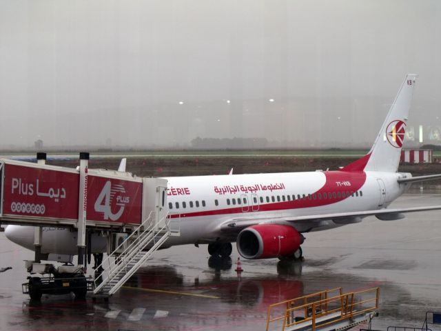 Boeing 737-800 (7T-VKB)
