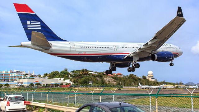Airbus A330-200 (N288AY)