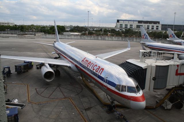 Boeing 757-200 (N672AN)