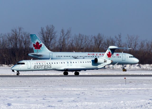 Canadair Regional Jet CRJ-900 (C-FUJZ) - Leaving for Winnipeg International on 28-02-15