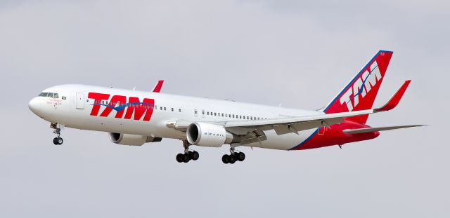 BOEING 767-300 (PT-MSZ) - TAM 767-300ER with winglets PT-MSZ landing Toronto under very windy condition.