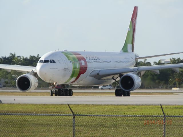 Airbus A330-200 (CS-TOL)