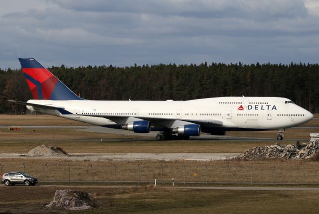 Boeing 747-400 (N675NW)