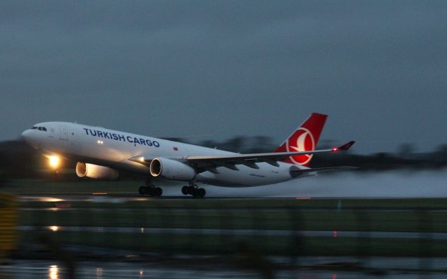 Airbus A330-300 (TC-JOU) - turkish cargo a330-200f tc-jou dep shannon for atlanta 15/11/15.