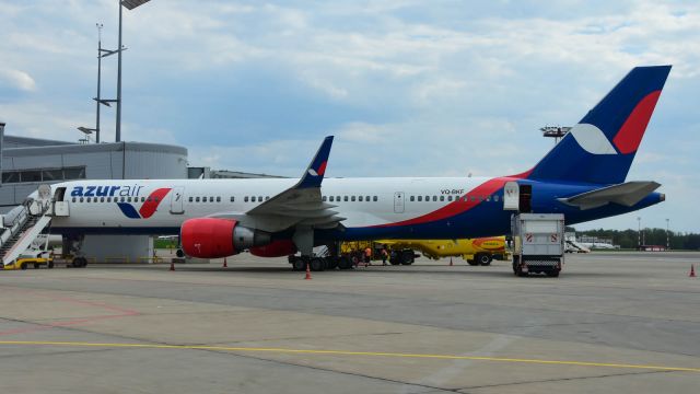 Boeing 757-200 (VQ-BKF)