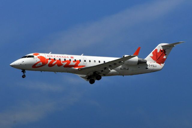 Canadair Regional Jet CRJ-100 (C-FSJJ)