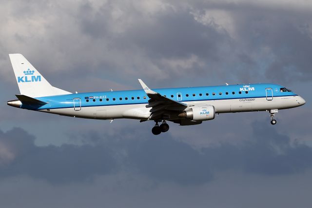 Embraer ERJ-190 (PH-EZZ)