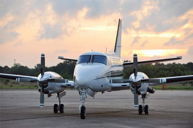 Beechcraft King Air 100 (N24EM)