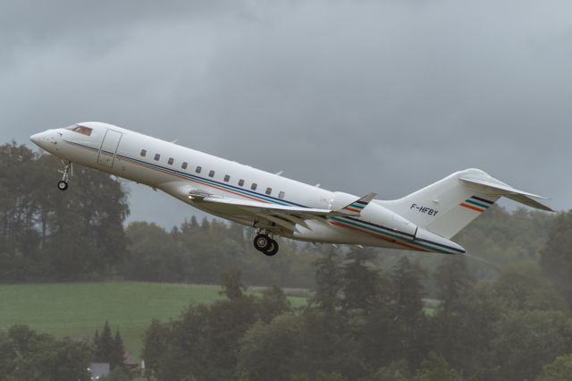 Bombardier Global Express (F-HFBY) - TO in pouring rain