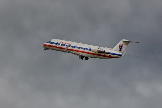 Canadair Regional Jet CRJ-200 —