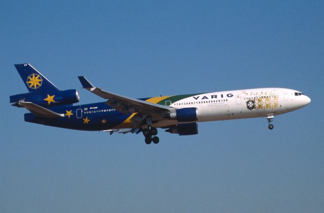 Boeing MD-11 (PP-VPP) - Final Approach to Narira Intl Airport Rwy16R on 2000/02/04 " World Cup c/s "