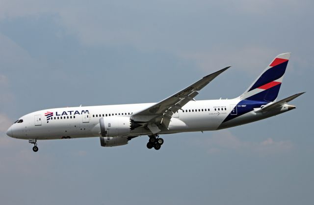 Boeing 787-8 (CC-BBF) - Latam / Boeing 787-8 / MSN 38476 / CC-BBF / MMMX 05/2020