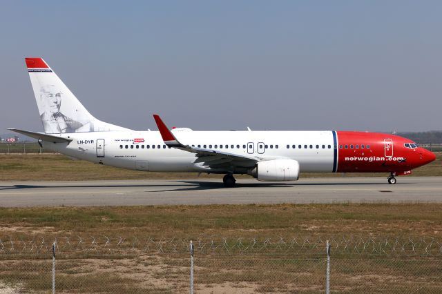 Boeing 737-700 (LN-DYR)