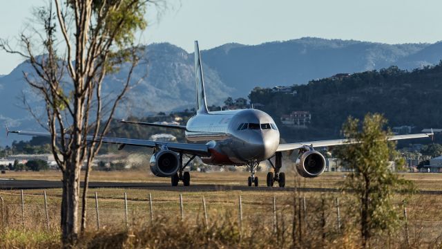 Airbus A320 (VH-VQZ) - Jetstar, A320, taxies out to runway 19.