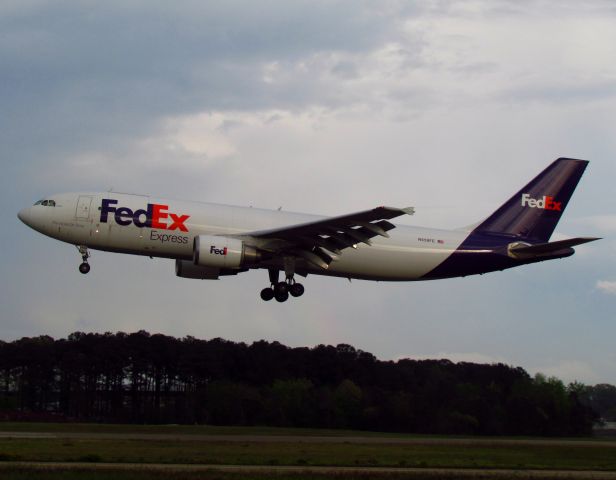 Airbus A300F4-600 (N659FE)