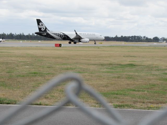 Airbus A320 (ZK-OXE) - At Gates.