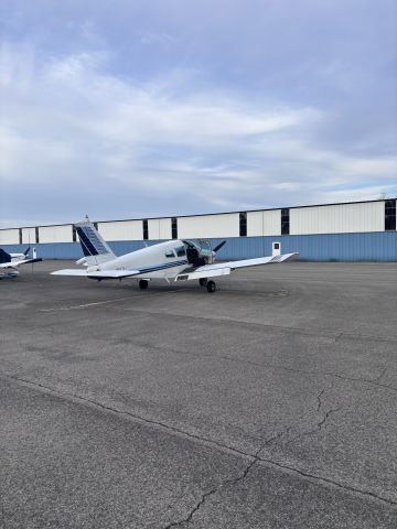 Piper Cherokee (N6376J) - Preflight of N6376J at KHPN