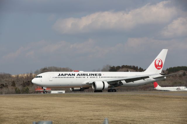 BOEING 767-300 (JA655J) - 31 March 2016: HND-HKD.