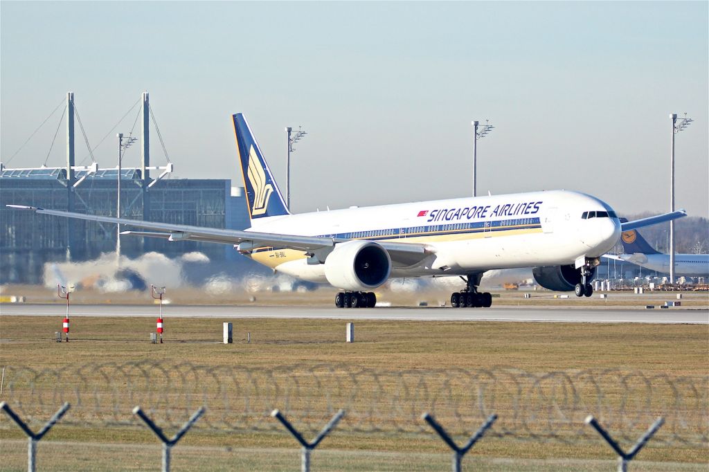 BOEING 777-300ER (9V-SWL)