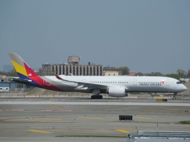 Airbus A350-900 (HL8381)