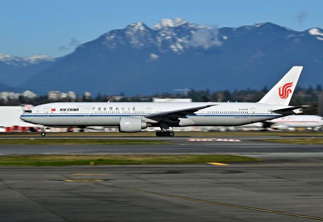 BOEING 777-300ER (B-2046)