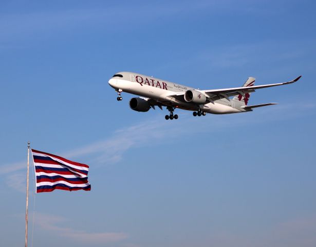 Airbus A350-900 (A7-AMH) - On short final after almost a 14-hour flight from Doha is this 2018 Qatar Airways Airbus 350-941 from the Autumn of 2020. I'm spotting on the southwest wall of nearby Ft. Mifflin with this flag representing the Continental Navy colors that the soldiers used as they defended this area of Philadelphia and the Delaware River in 1777. Around the same period in history Betsy Ross would be making our original flag with the Red, White and Blue Stars and Stripes.