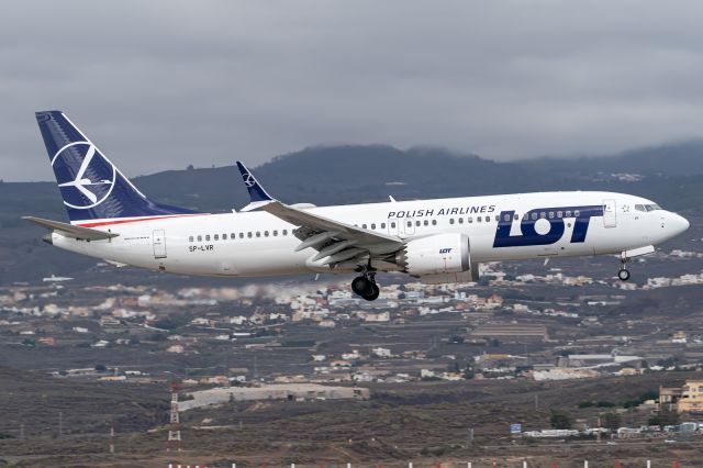 Boeing 737 MAX 8 (SP-LVR)