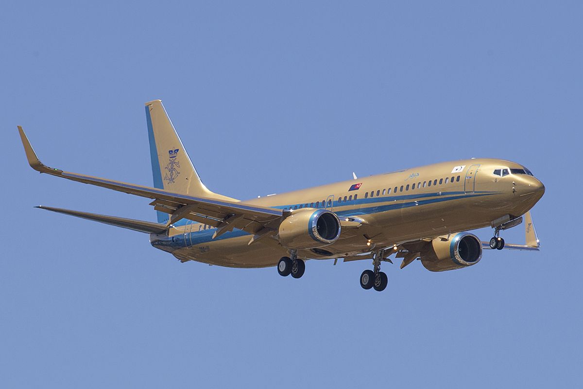 Boeing 737-800 (9M-III) - The Sultan of Johors new golden BBJ