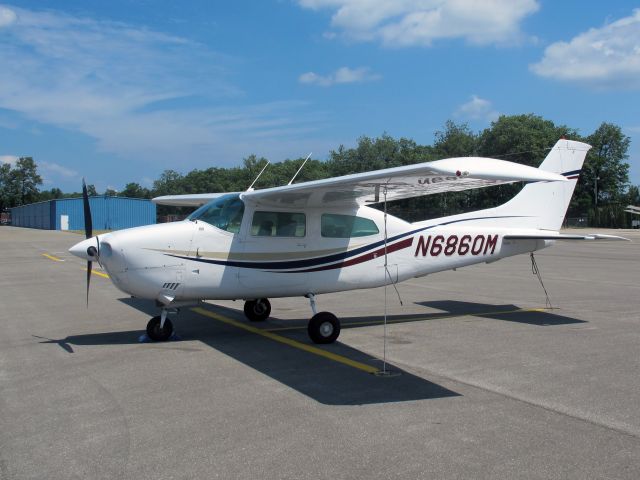 Cessna Centurion (N6860M) - A very nice two ten. Has still the gear doors installed.