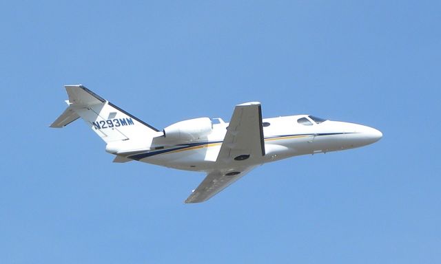 Cessna Citation Mustang (N293MM) - N293MM leaving KBLM on its way to KBED. This is a cropped version of the other photo. I would have deleted the other photos, but I dont know if it is possible.