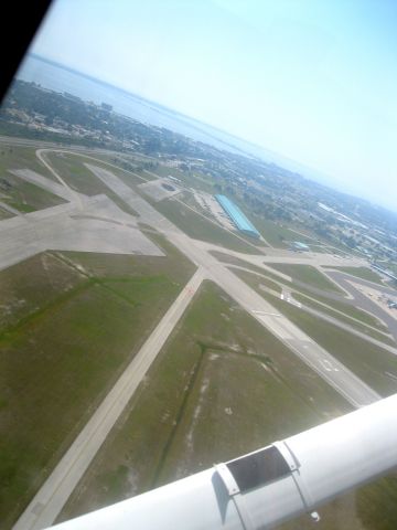 Cessna Skyhawk (N61681) - Take-off from runway 9L