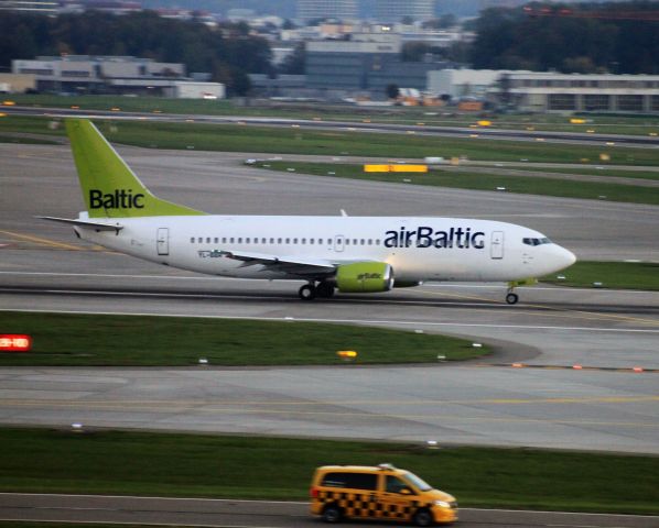 BOEING 737-300 (YL-BBR)