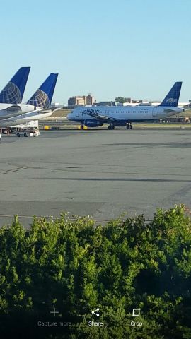 Airbus A320 (N652JB)