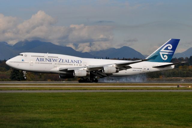 Boeing 747-400 (ZK-NBU)